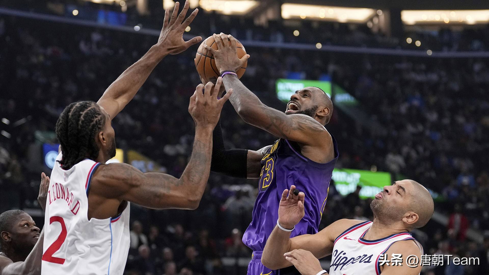 开云-Doinb重返赛场，败北首场状态出色，湖人观众沸腾！引发球迷热议的简单介绍-开云