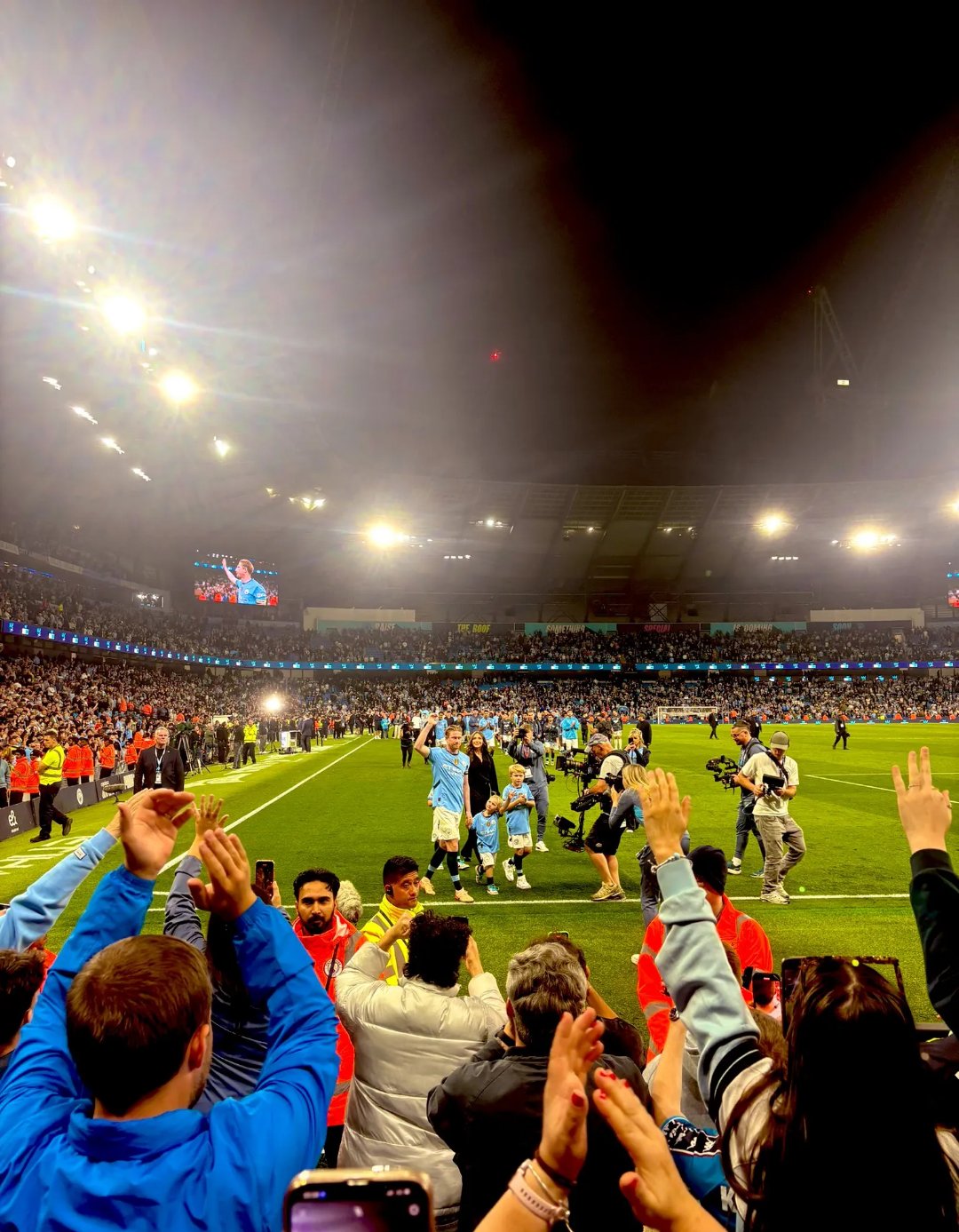 开云在线登陆入口-JackeyLove迎来十赛季出色发挥，巴塞罗那观众热烈欢呼！观众掌声雷动-开云在线登陆入口